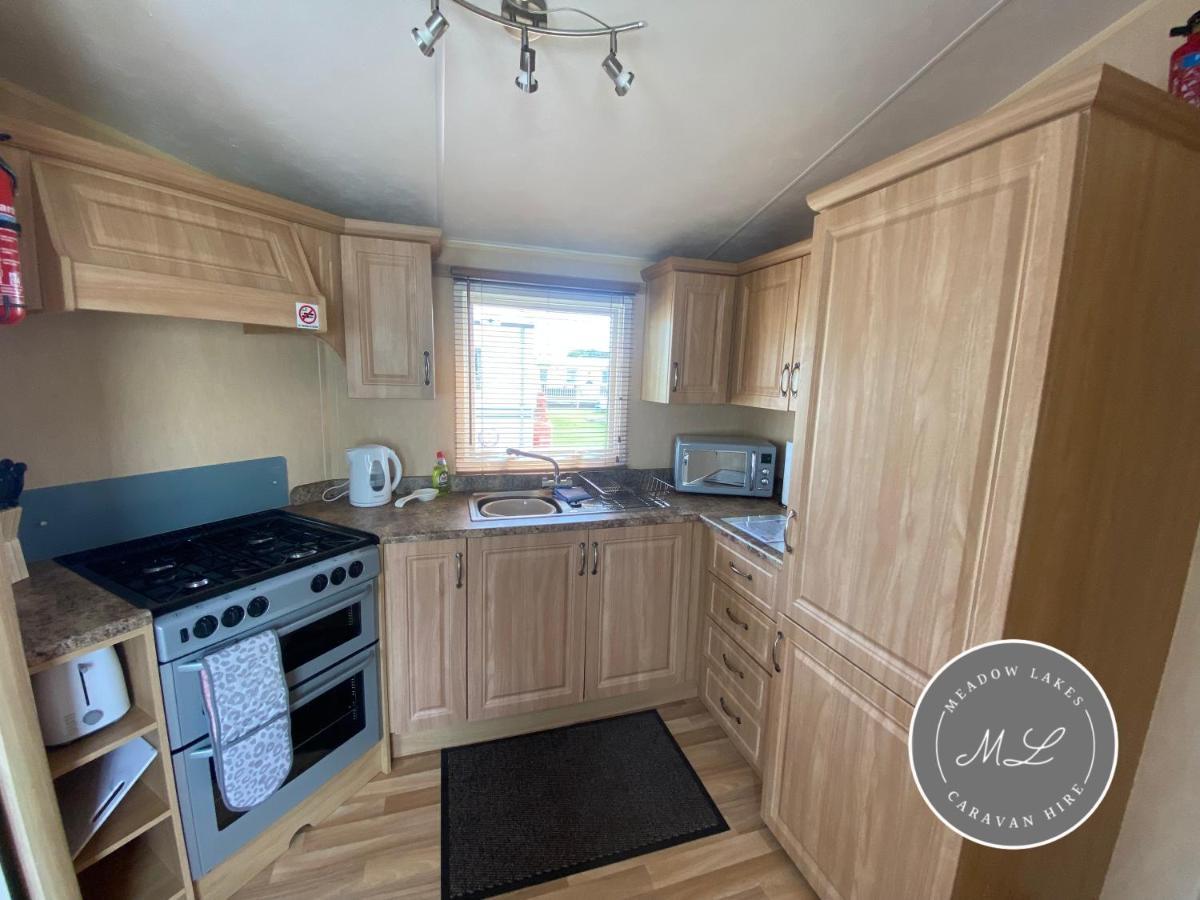Coral Beach - Row 73 Van 2, Central Heating, Wifi, Bed Linen - Meadow Lakes Caravan & Lodge Hire Ingoldmells Exterior photo