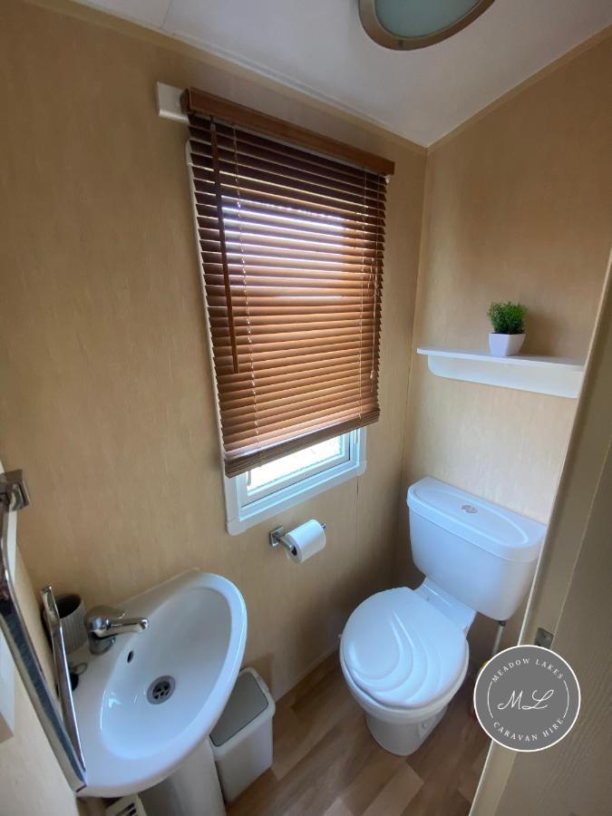 Coral Beach - Row 73 Van 2, Central Heating, Wifi, Bed Linen - Meadow Lakes Caravan & Lodge Hire Ingoldmells Exterior photo